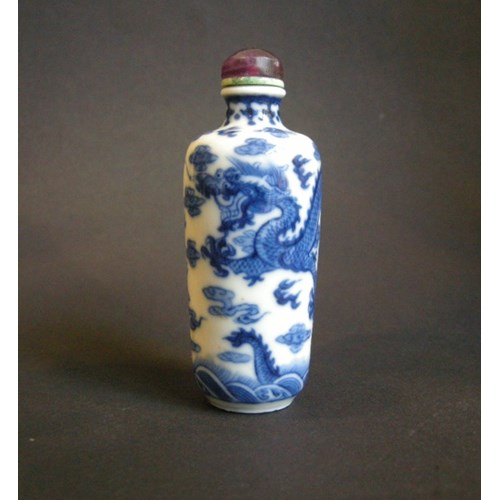 Porcelain snuff bottle "blue and white" decorated with dragons in the cloud